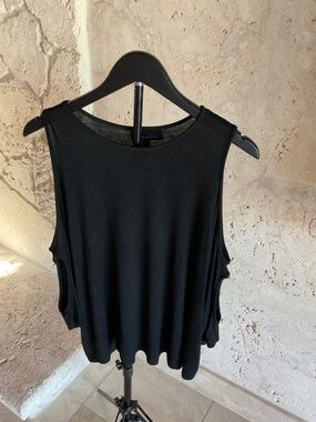 Alison Andrew blouse in black with open shoulder long sleeves Size Large